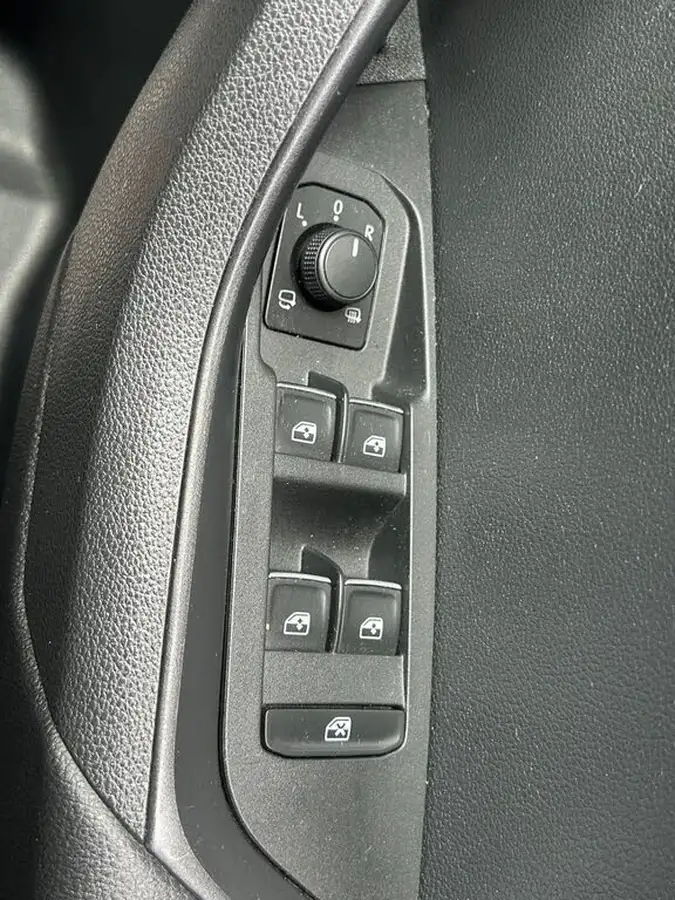 2018-skoda-karoq-20tdi-scr-se-l-dsg-big-25