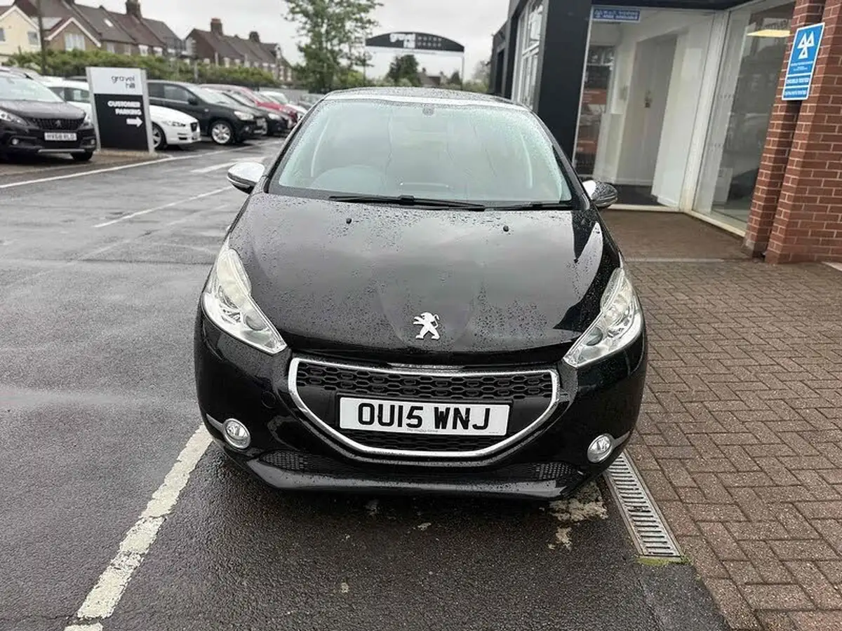 2015-peugeot-208-12-style-puretech-5d-big-1