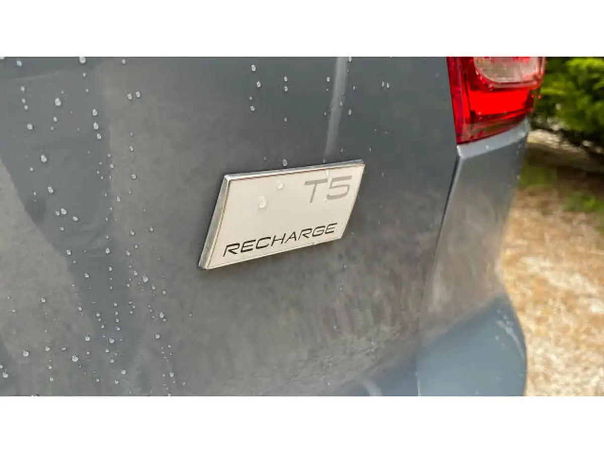 2022-volvo-xc40-15-t5-r-design-pro-big-40