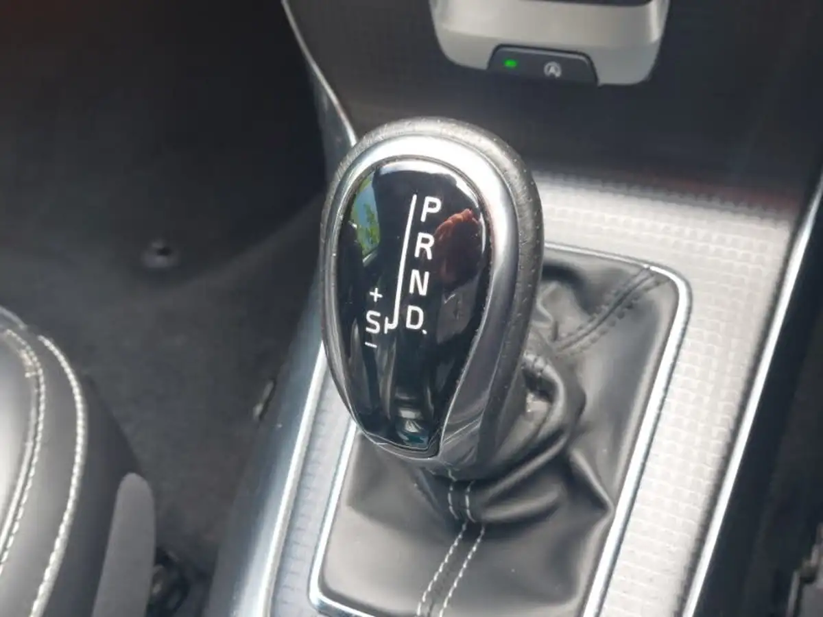 2019-volvo-v40-15-t3-r-design-edition-big-12