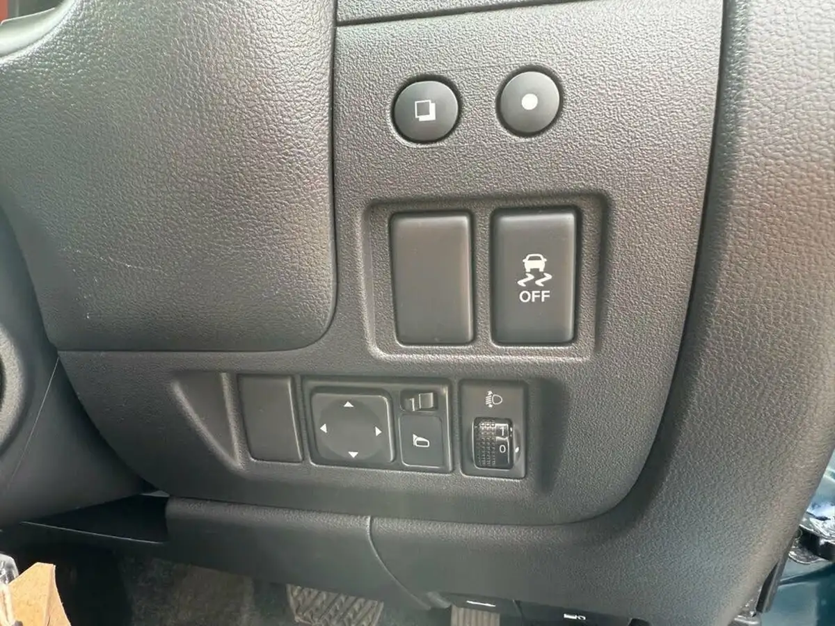 2014-nissan-micra-12-acenta-80ps-cvt-big-23