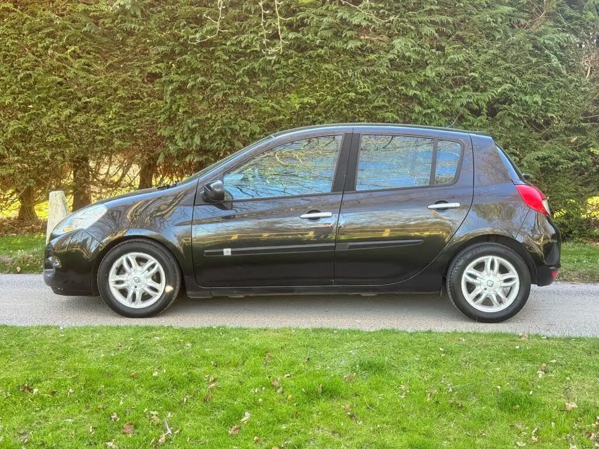 2010-renault-clio-12-expression-16v-75bhp-hatchback-big-7