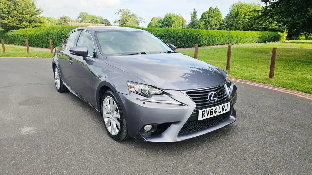 2014-lexus-is-300h-25-executive-edition-big-0