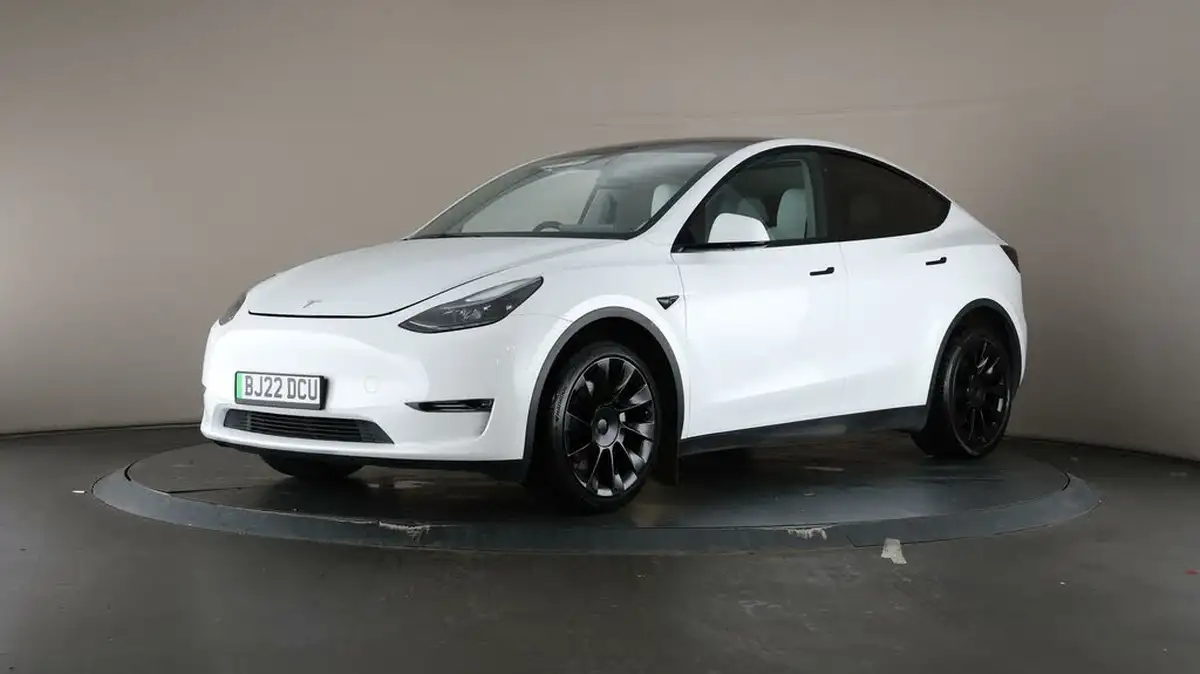 2022-tesla-model-y-e-long-range-big-42