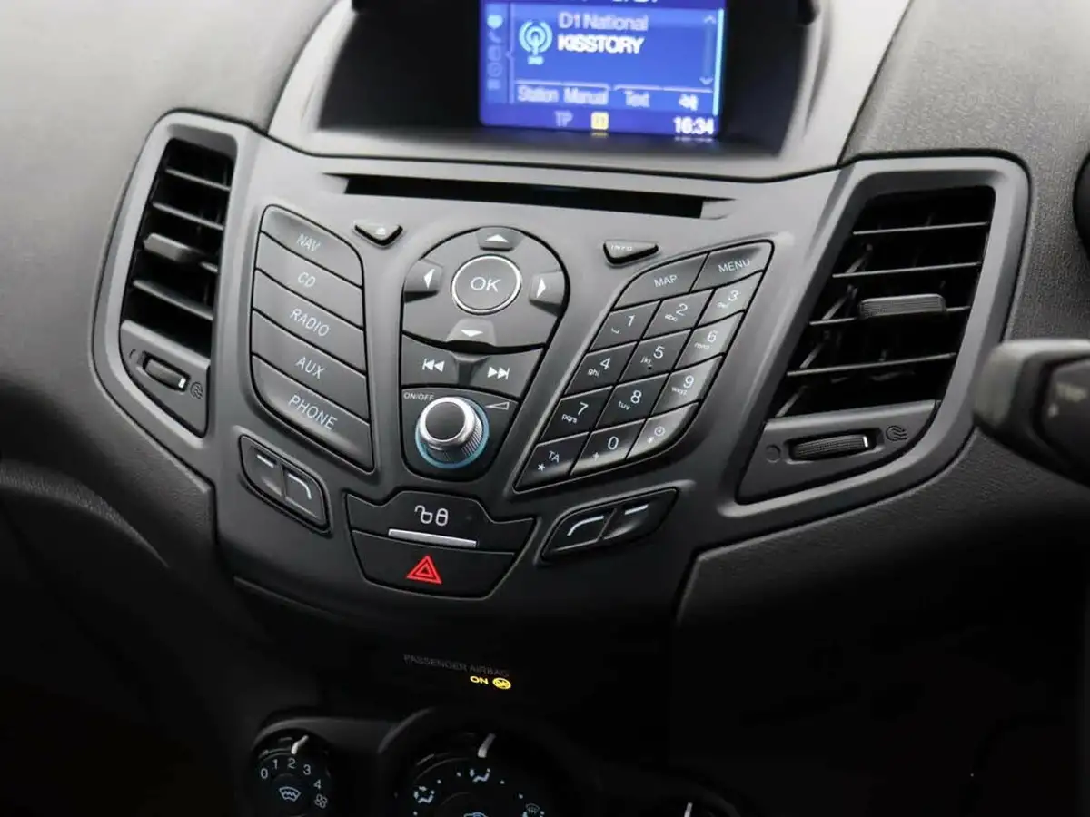 2017-ford-fiesta-10t-st-line-100ps-5d-big-32