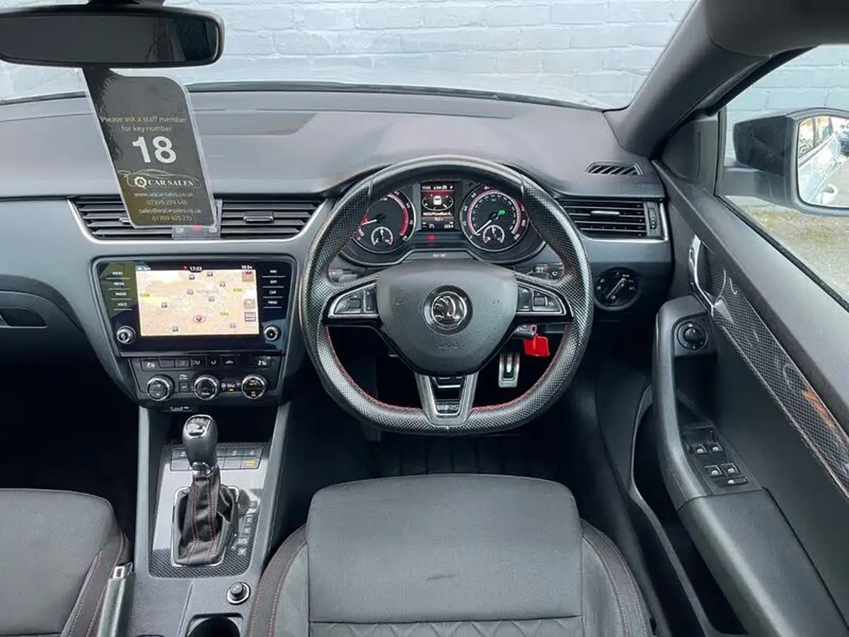 2019-skoda-octavia-20-tsi-vrs-hatchback-dsg-big-13
