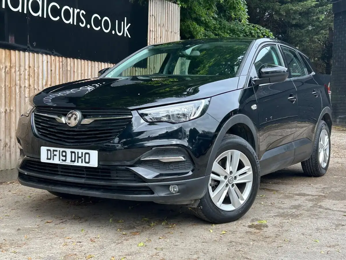 2019-vauxhall-grandland-x-12-se-ss-big-1