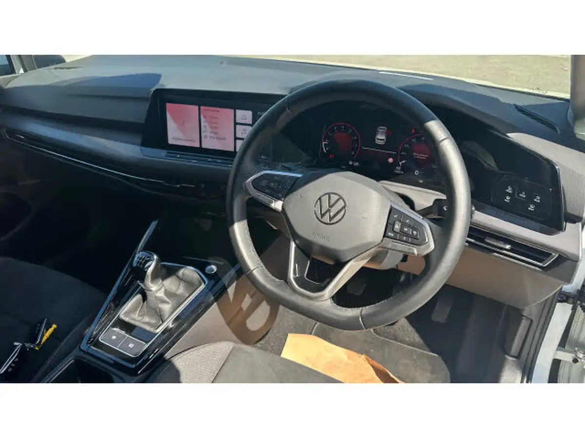 2023-volkswagen-golf-15-tsi-style-130ps-hatchback-big-10