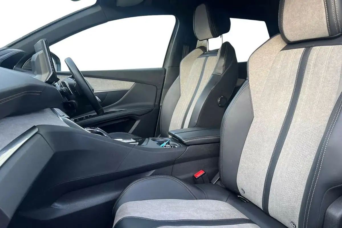 2021-peugeot-3008-suv-16-puretech-gt-premium-300bhp-4wd-hybrid4-e-eat8-big-15