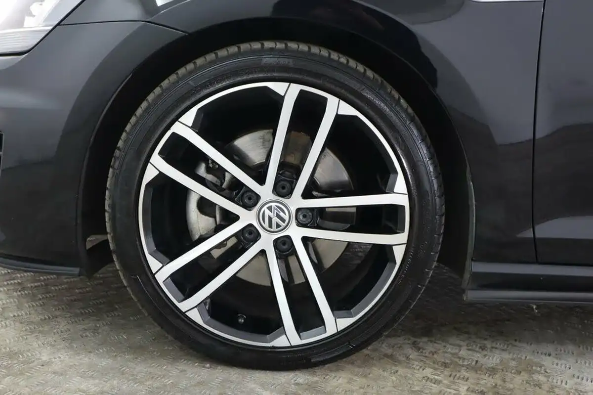 2016-volkswagen-golf-20tdi-gtd-bmt-hatchback-5d-big-14