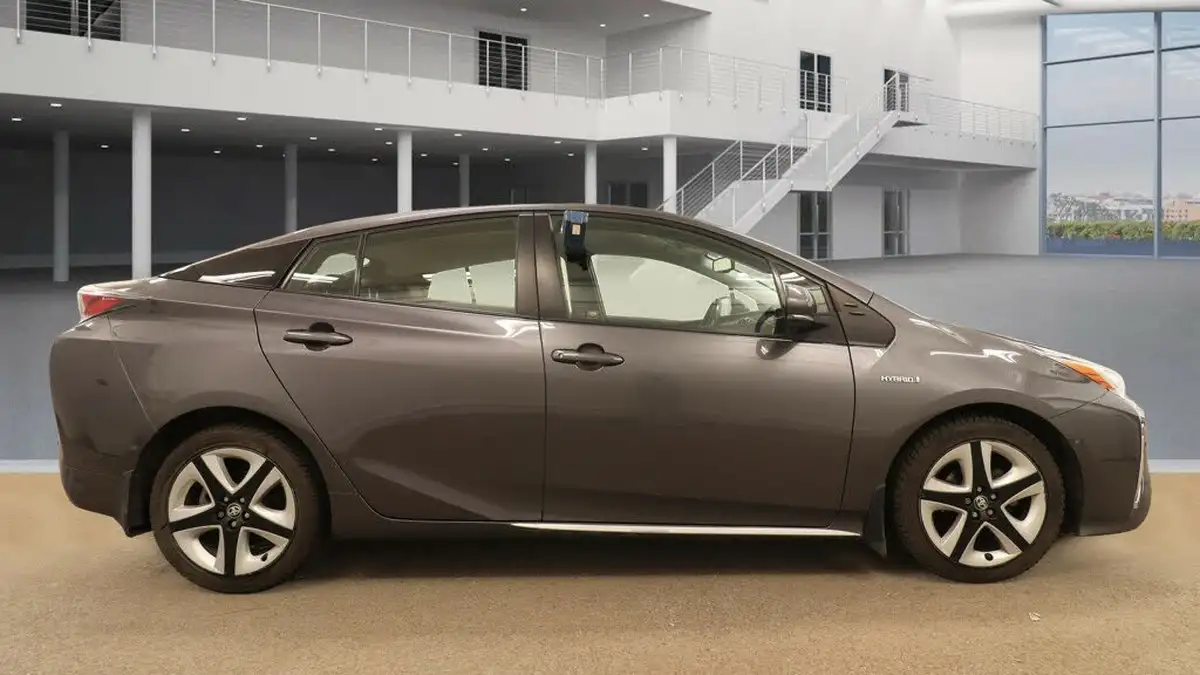2019-toyota-prius-18-vvt-i-excel-ss-cvt-big-7