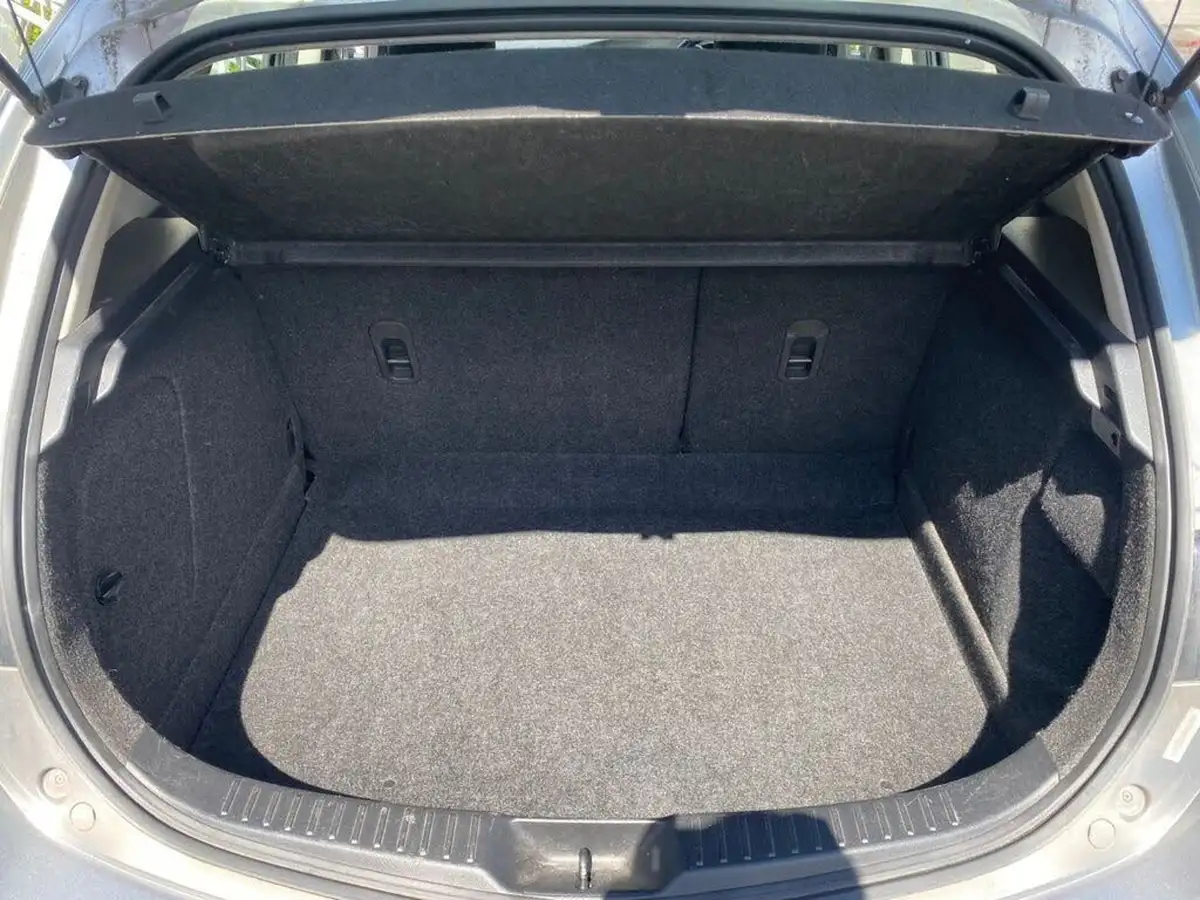 2012-mazda-mazda3-16-tamura-big-38