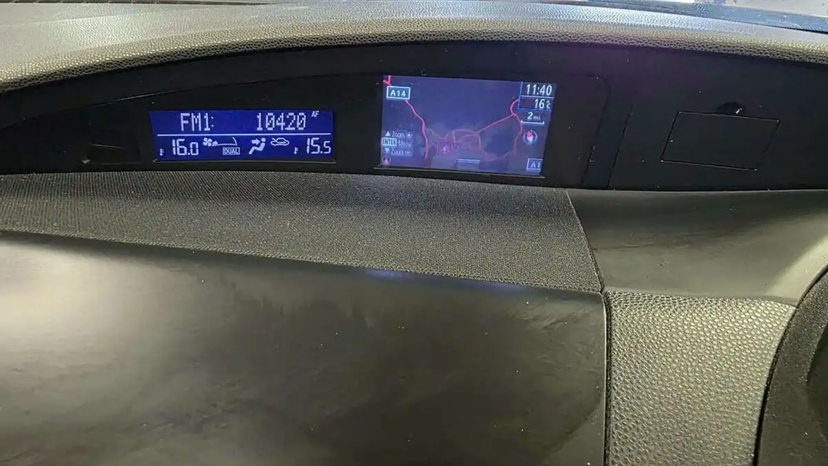 2012-mazda-mazda3-20-sport-navleather-big-29