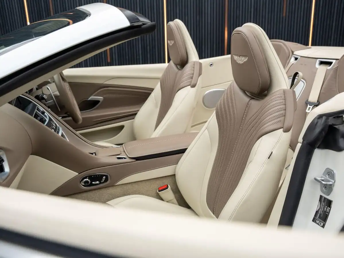2018-aston-martin-db11-40-v8-big-35