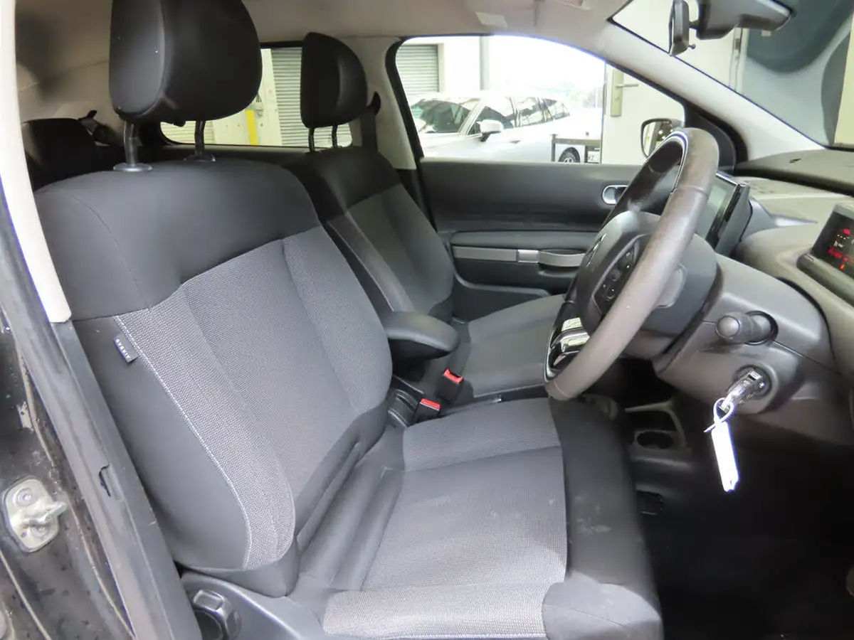 2015-citroen-c4-cactus-16bluehdi-flair-big-9