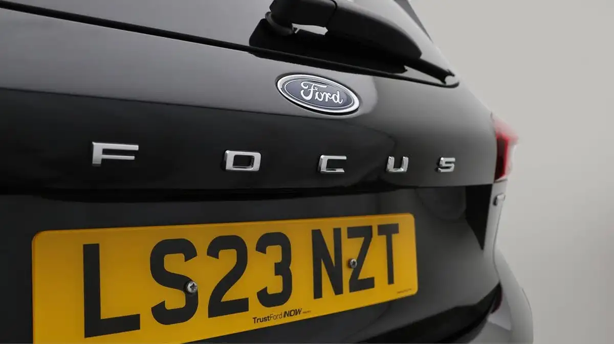 2023-ford-focus-10t-st-line-vignale-125ps-hybrid-mhev-hatchback-powershift-big-22