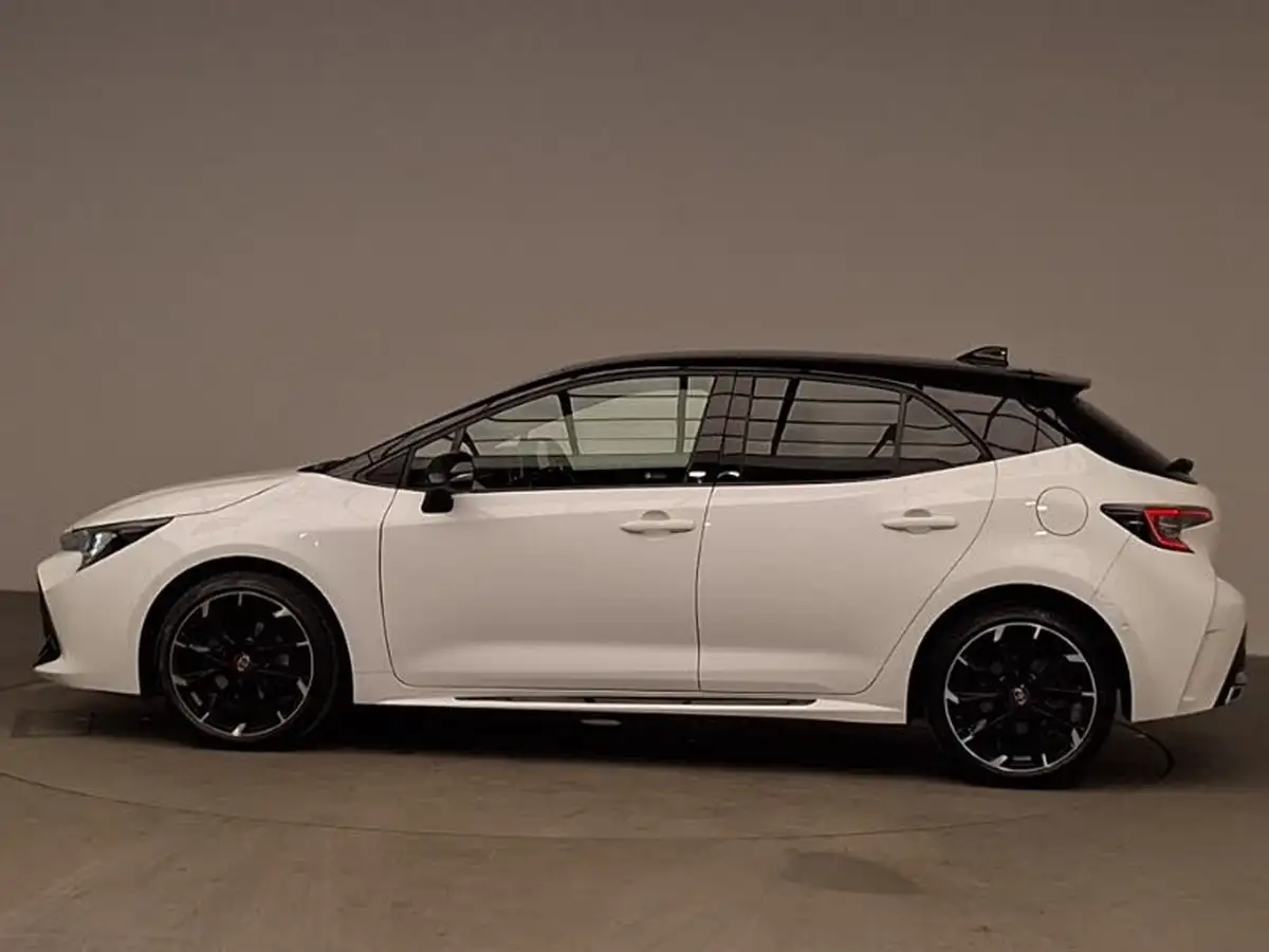2022-toyota-corolla-18-vvt-i-gr-sport-138bhp-hatchback-big-3