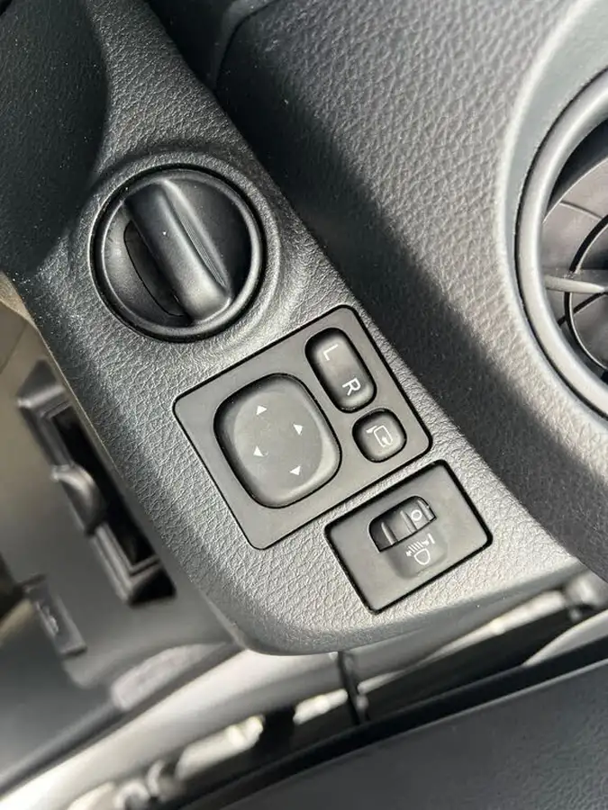 2019-toyota-yaris-big-23