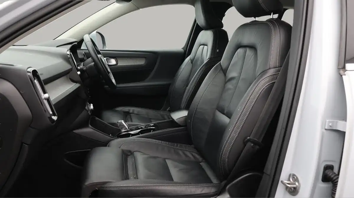 2022-volvo-xc40-15-t5-inscription-pro-big-14
