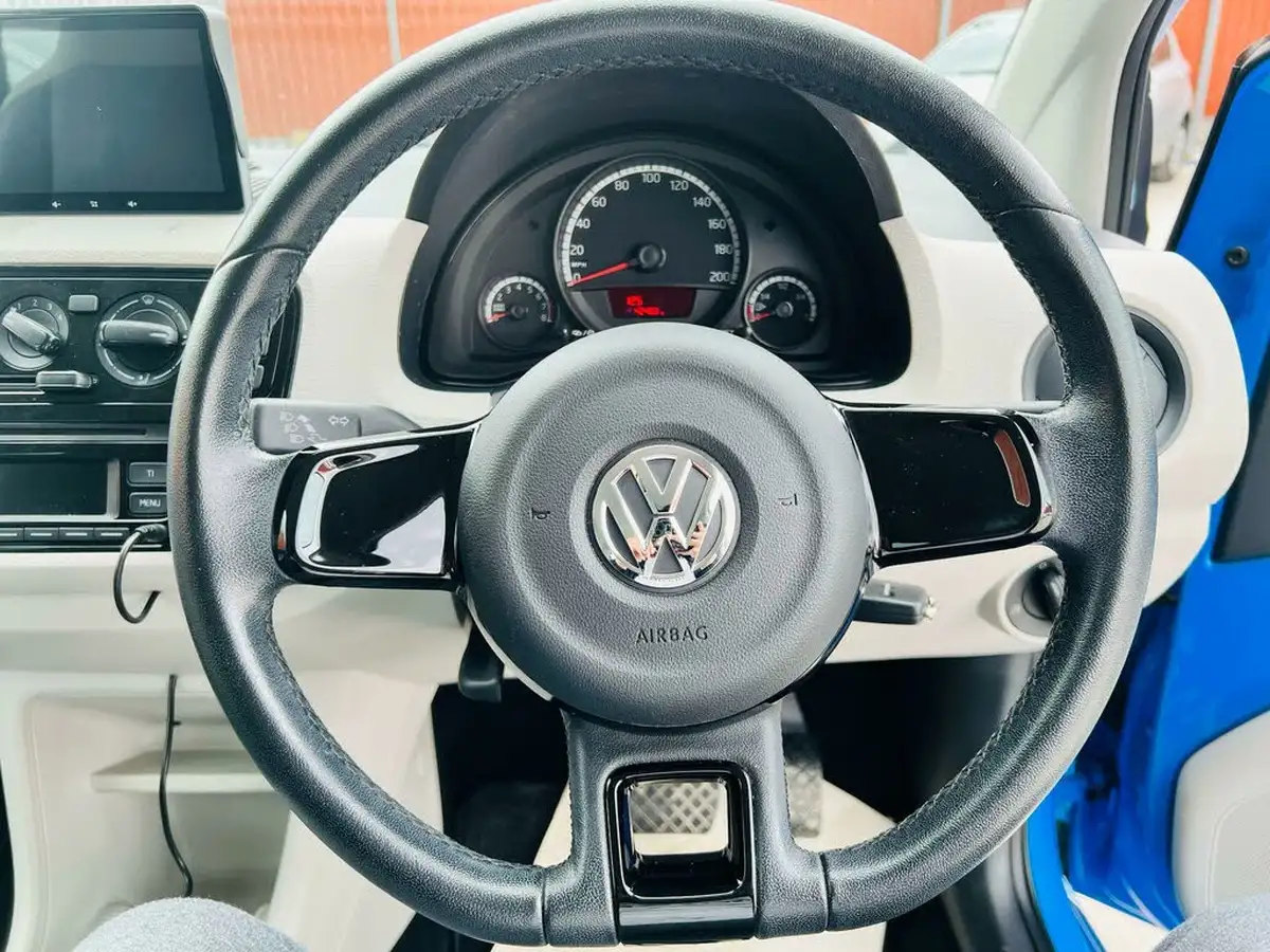2015-volkswagen-up-big-19