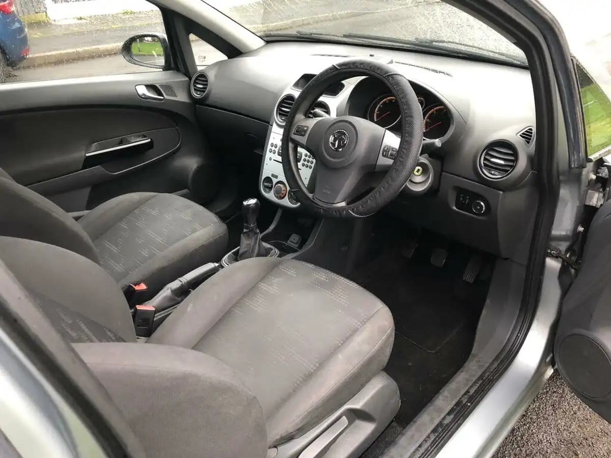 2014-vauxhall-corsa-12-design-16v-85ps-3d-big-14