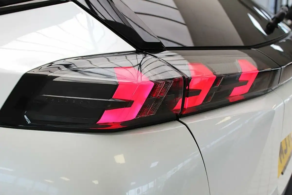 2021-peugeot-2008-suv-12-puretech-gt-big-52