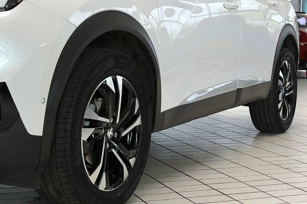 2021-peugeot-2008-suv-12-puretech-gt-big-4
