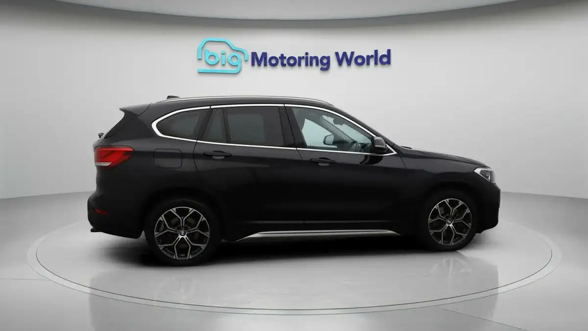 2022-bmw-x1-20-sdrive20i-xline-big-8