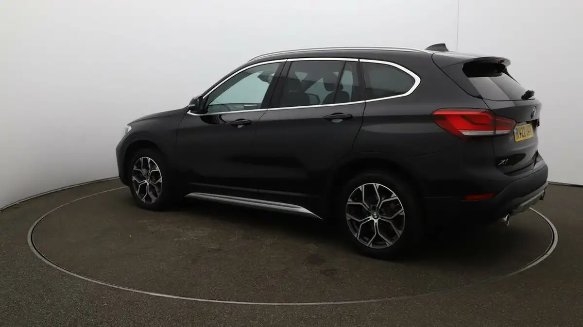 2022-bmw-x1-20-sdrive20i-xline-big-32