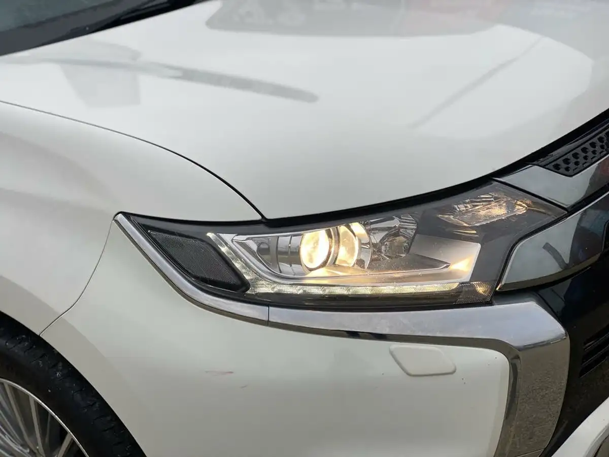 2020-mitsubishi-outlander-24-reflex-plus-commercial-big-18