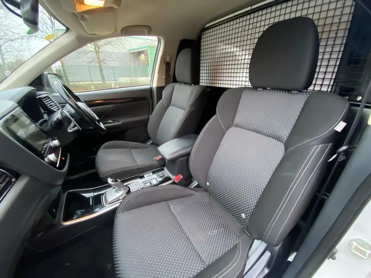 2020-mitsubishi-outlander-24-reflex-plus-commercial-big-46