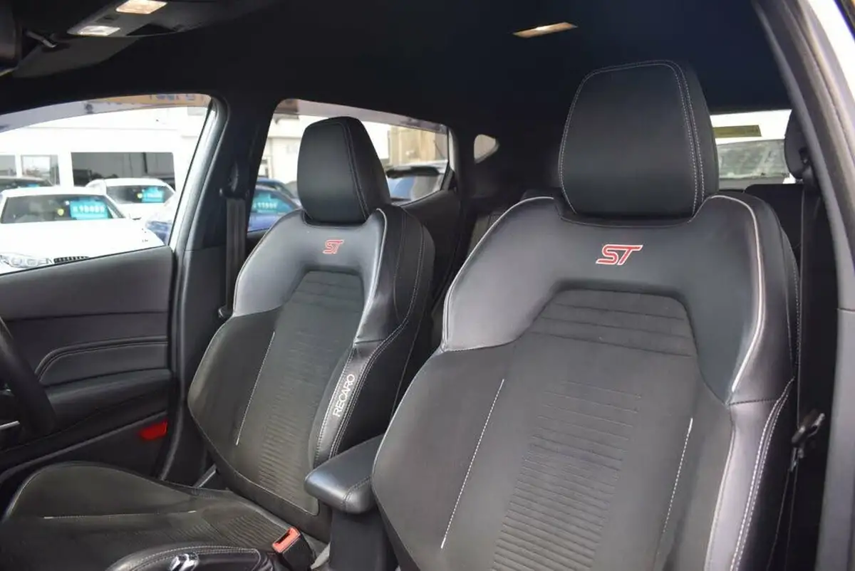 2020-ford-fiesta-15t-st-3-5d-big-18