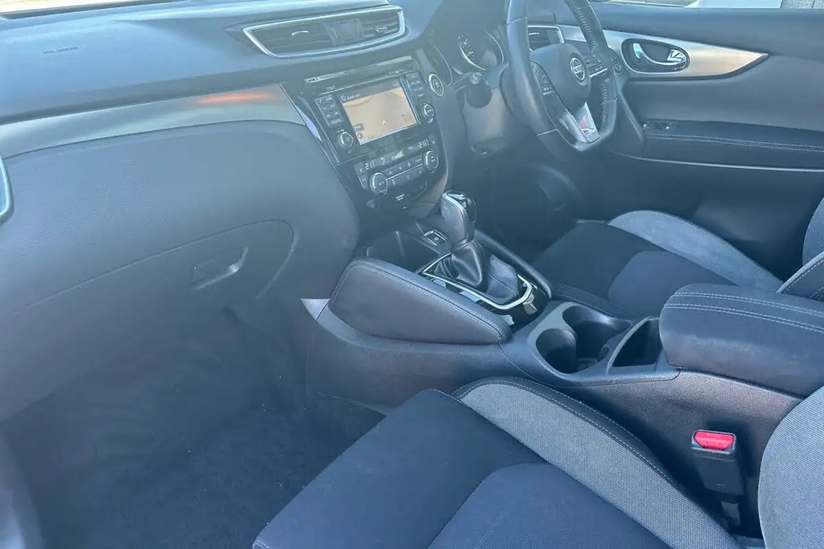 2017-nissan-qashqai-16dci-n-connecta-xtronic-cvt-big-3
