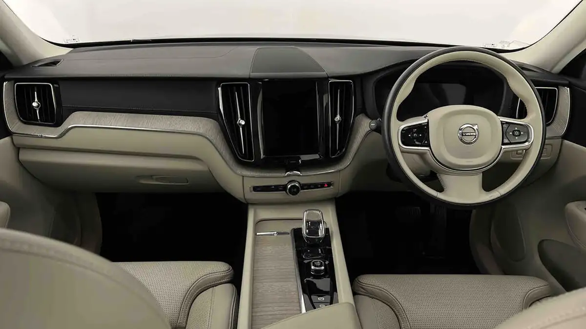 2021-volvo-xc60-20-t6-inscription-350bhp-big-9