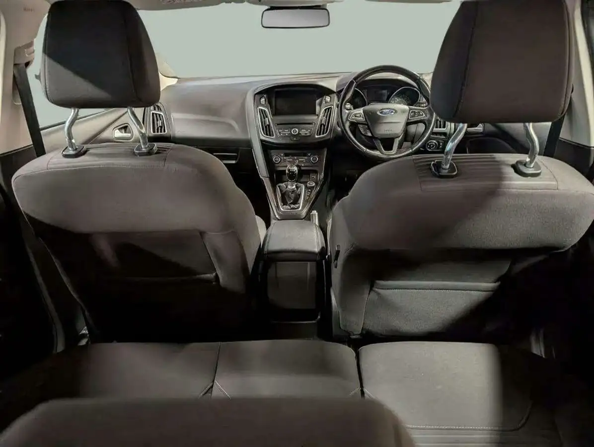 2015-ford-focus-10-titanium-t-125ps-hatchback-big-19