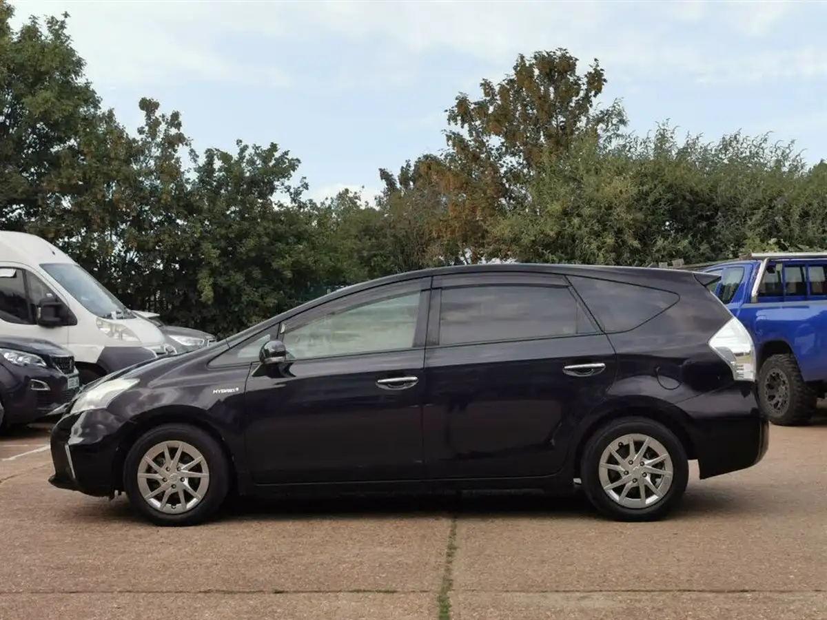 2013-toyota-prius-big-8