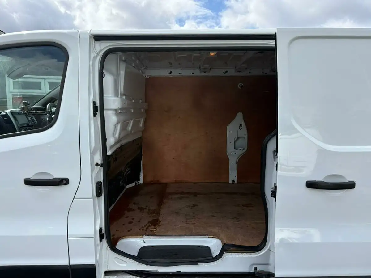 2020-renault-trafic-20dci-ll30-energy-120-sport-big-17