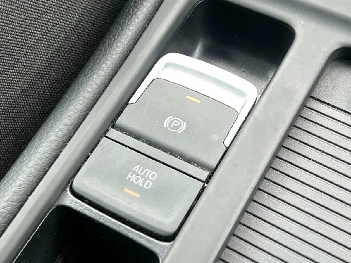 2018-volkswagen-golf-20tdi-gtd-hatchback-5d-big-35
