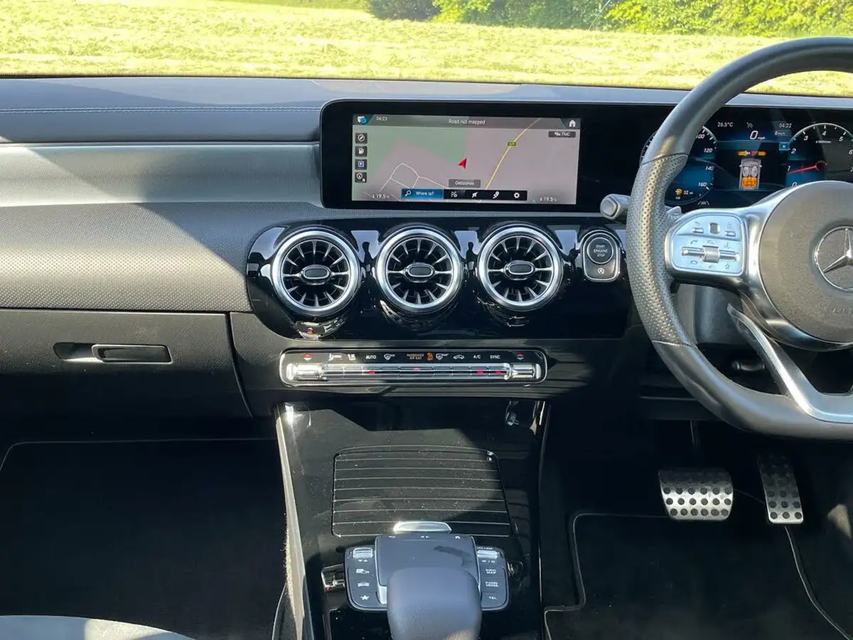 2021-mercedes-benz-a-class-13-a200-exclusive-edition-7g-dct-big-33