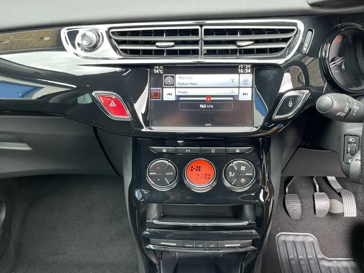 2016-citroen-c3-12-puretech-platinum-big-28