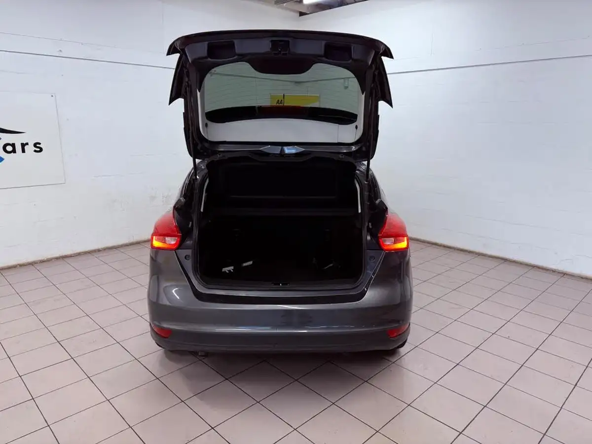 2015-ford-focus-15tdci-zetec-120ps-hatchback-big-30
