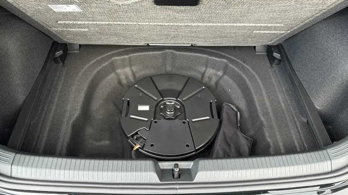 2025-volkswagen-golf-15-etsi-black-edition-big-14