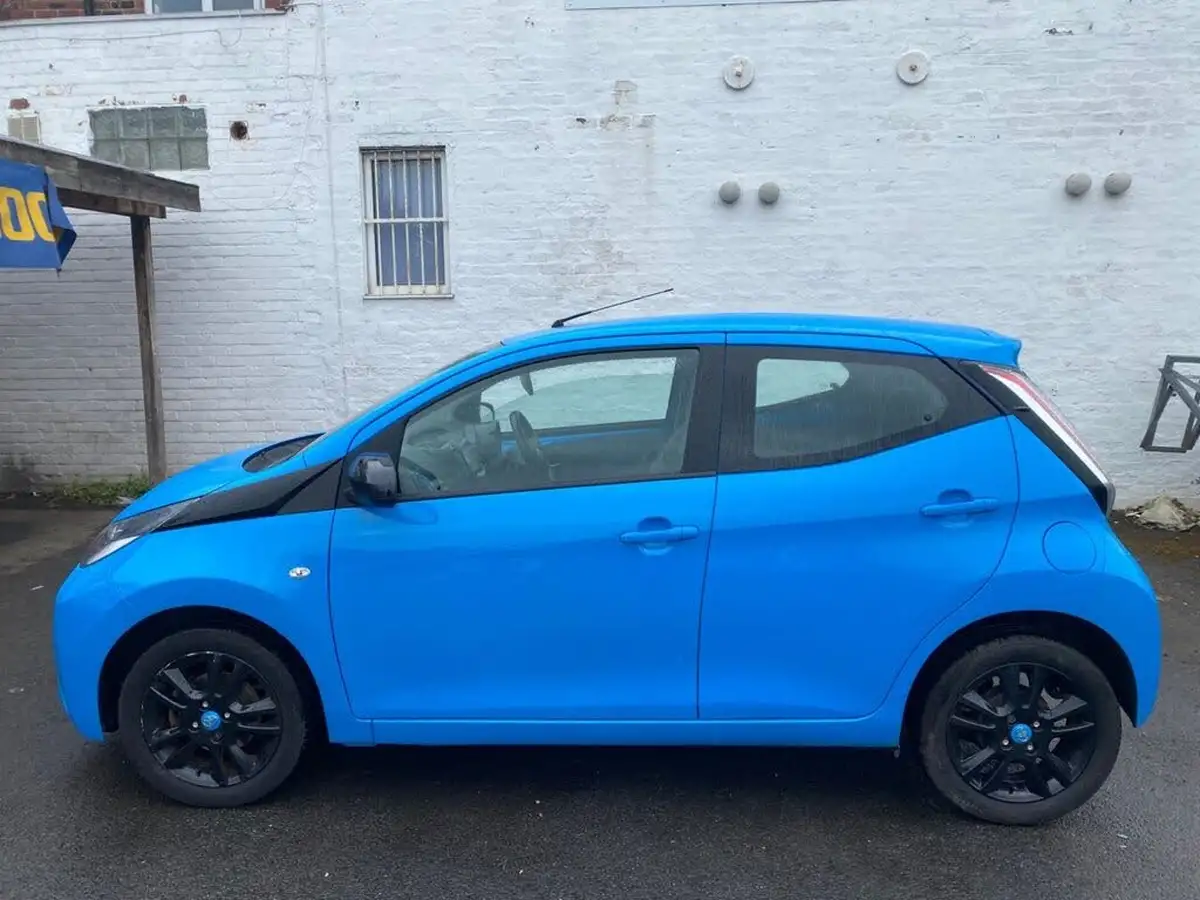 2015-toyota-aygo-10-vvt-i-x-cite-2-68bhp-x-tra-convenience-5d-big-6
