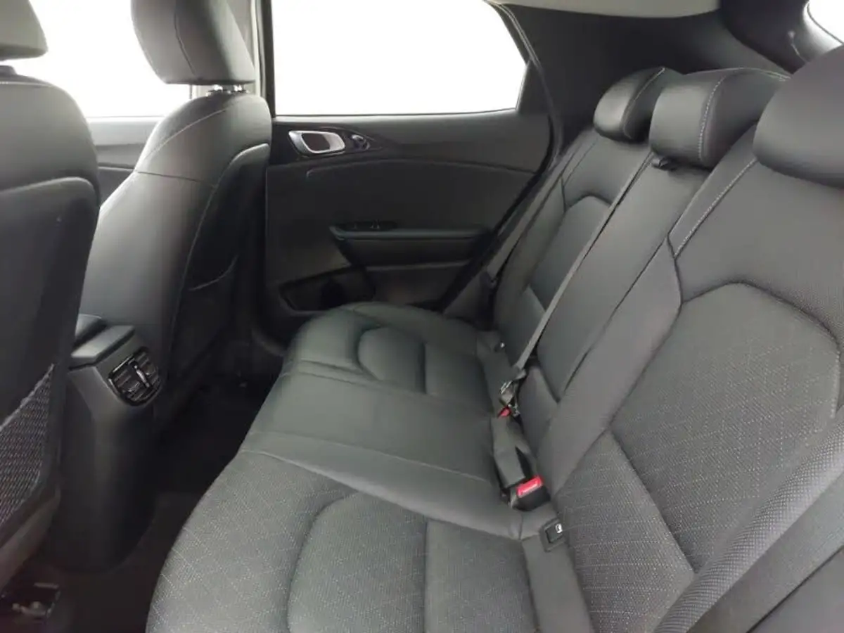 2022-kia-xceed-15-t-gdi-4-big-5