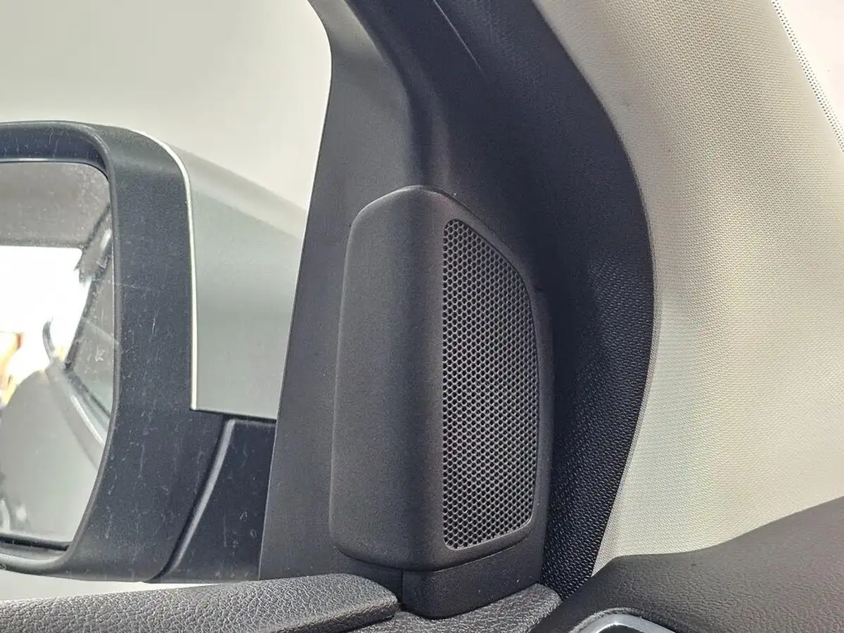 2012-ford-focus-10-zetec-100ps-hatchback-big-66