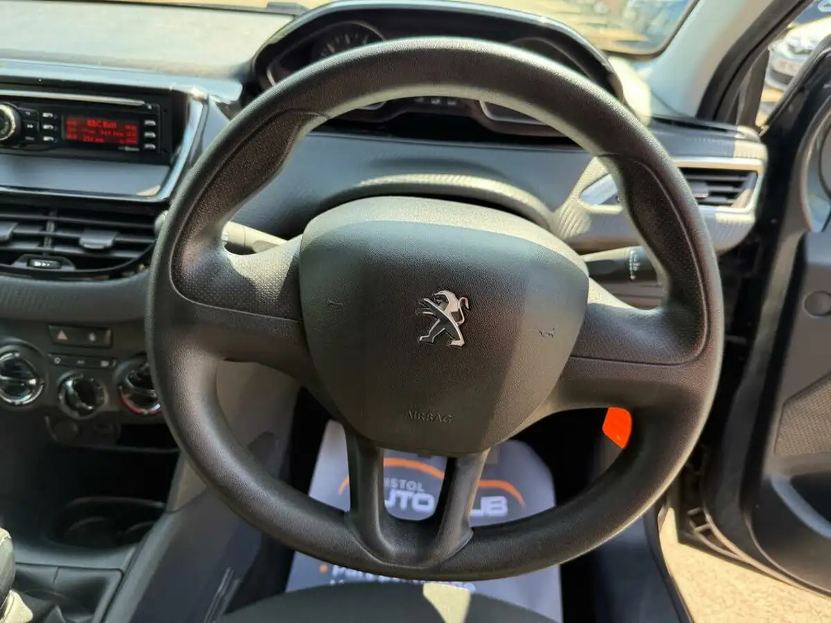 2015-peugeot-208-10-puretech-access-ac-5d-big-27