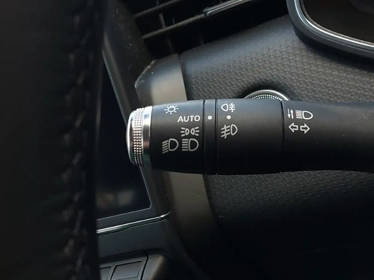 2020-renault-clio-10-sce-iconic-75bhp-big-18