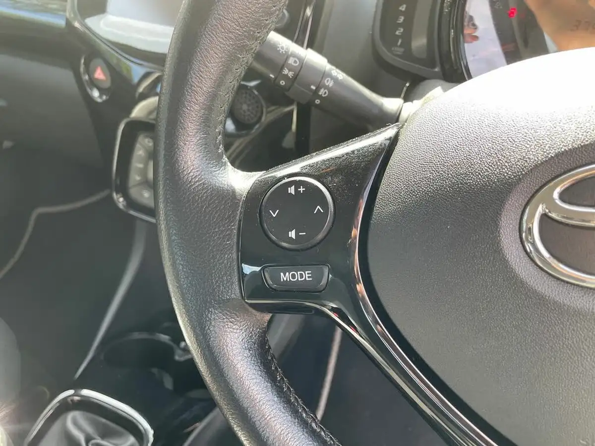 2015-toyota-aygo-10-vvt-i-x-clusiv-5d-big-15