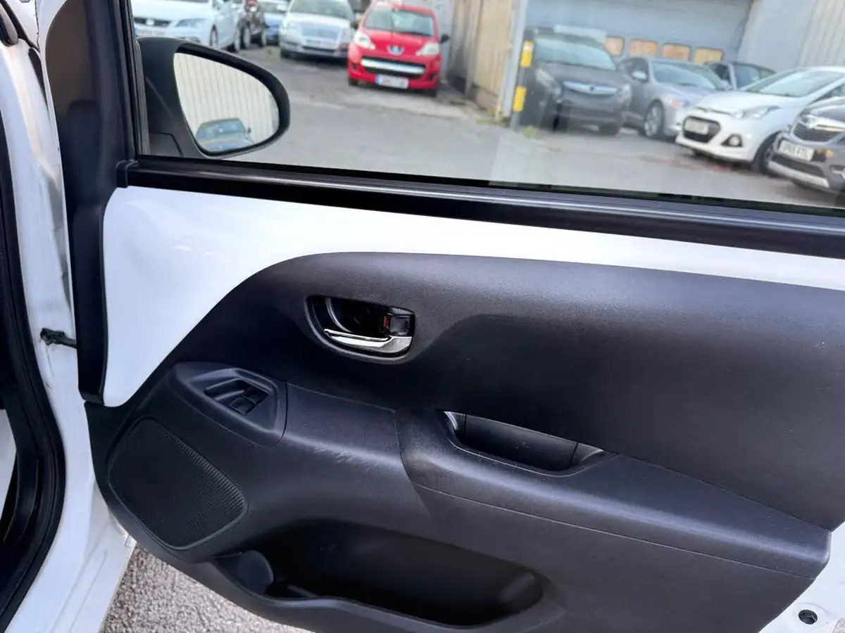 2017-citroen-c1-12-puretech-flair-5d-big-36