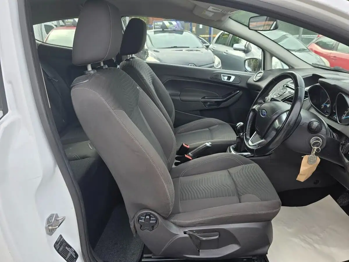 2016-ford-fiesta-10t-zetec-100ps-ecoboost-ss-3d-big-16